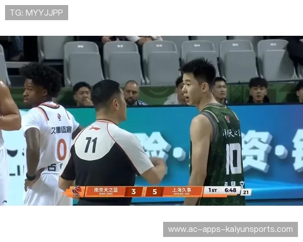 羽毛球运动员怒批裁判判罚离谱，比赛现场火药味十足引发热议