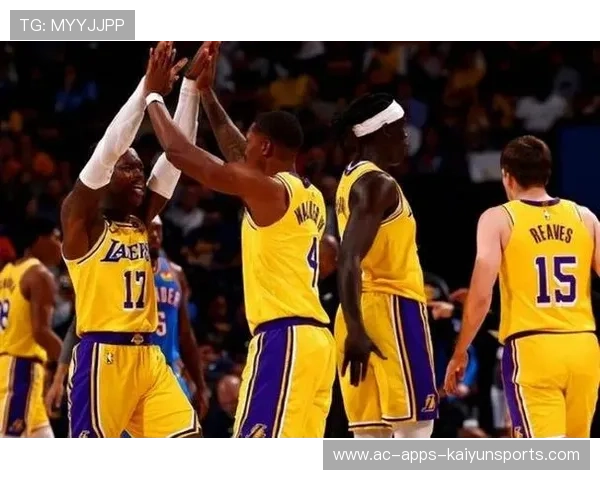 湖人反击机会到手,最后却传球失误,湖人被翻盘 湖人反击机会到手,最后却传球失误,湖人被翻盘