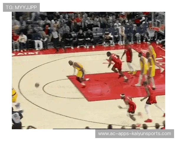 詹姆斯边路低平球传中制造对方乌龙